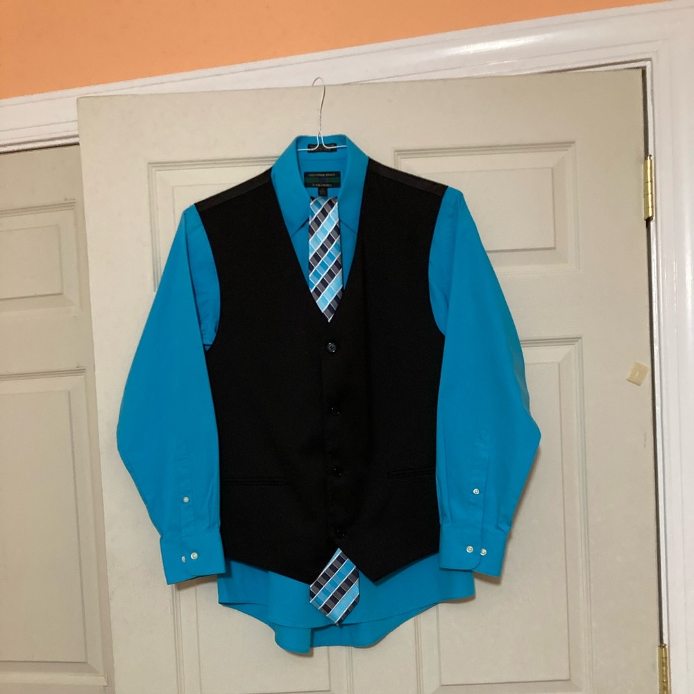 Men’s Matching Teal Shirt & Tie w Coordinating Black Vest. Size Small, Preowned